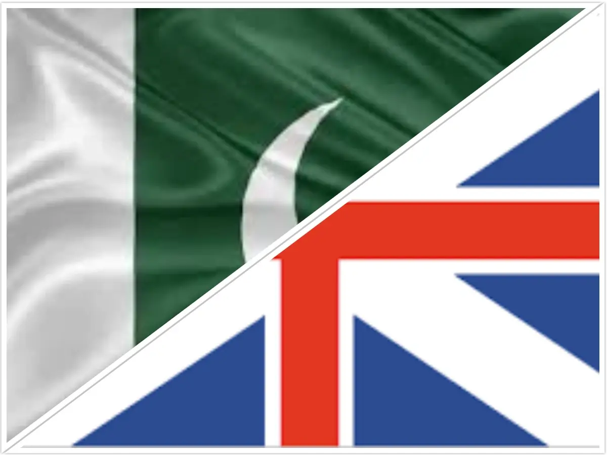 time difference between Pakistan and UK 
